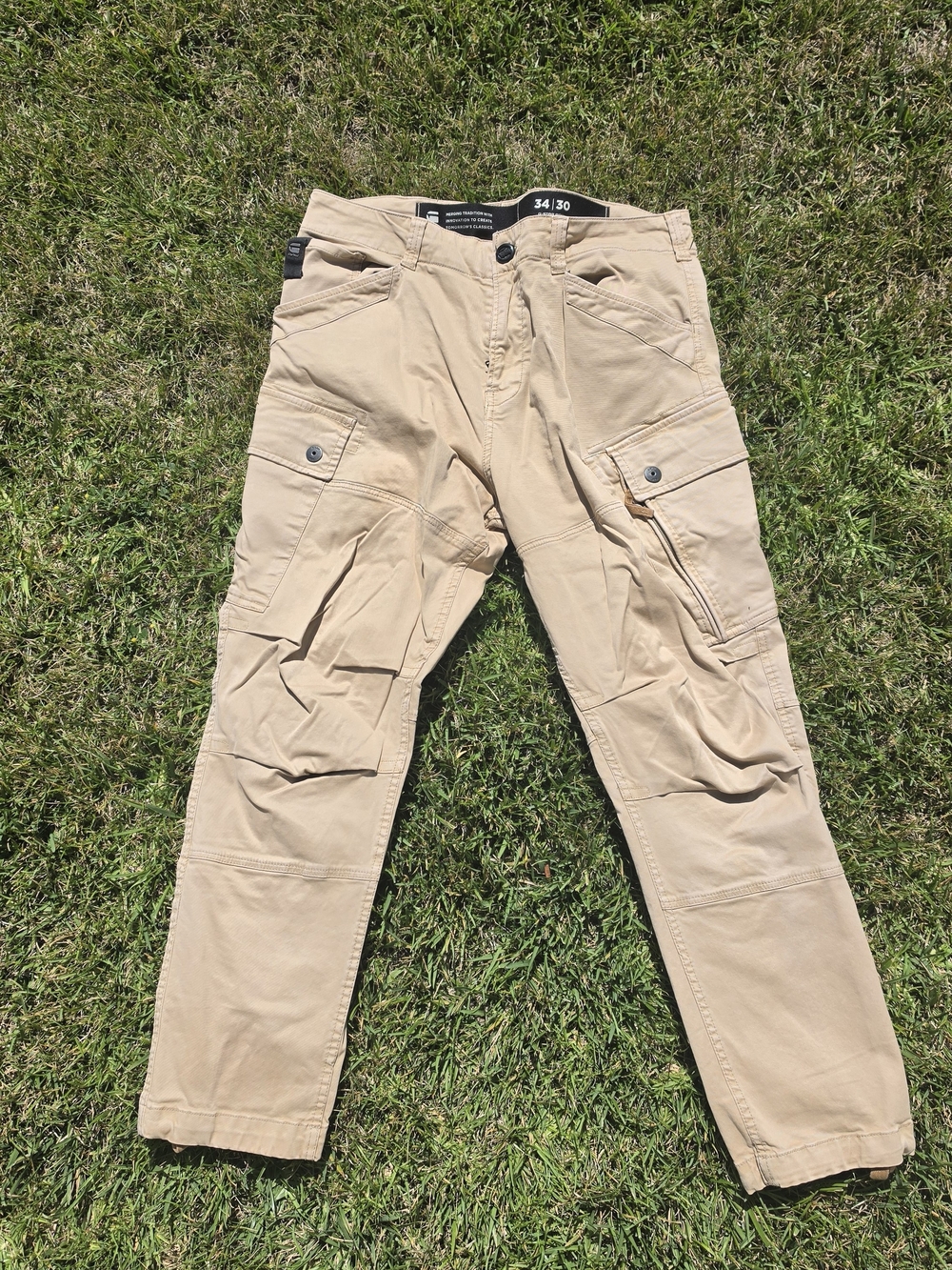 G-Star. Rovic Tapered. Beige Cargo Pants with Multiple Pockets. Size 34x30